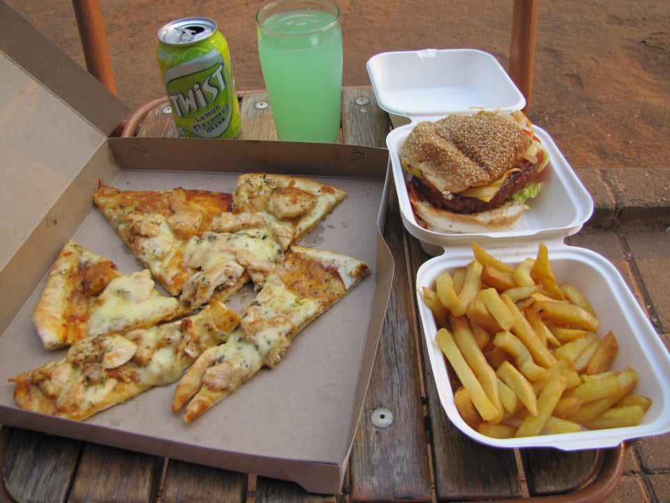 Pizza, Burger und Pommes zum mitnehmen Restcamp Lower Sabie