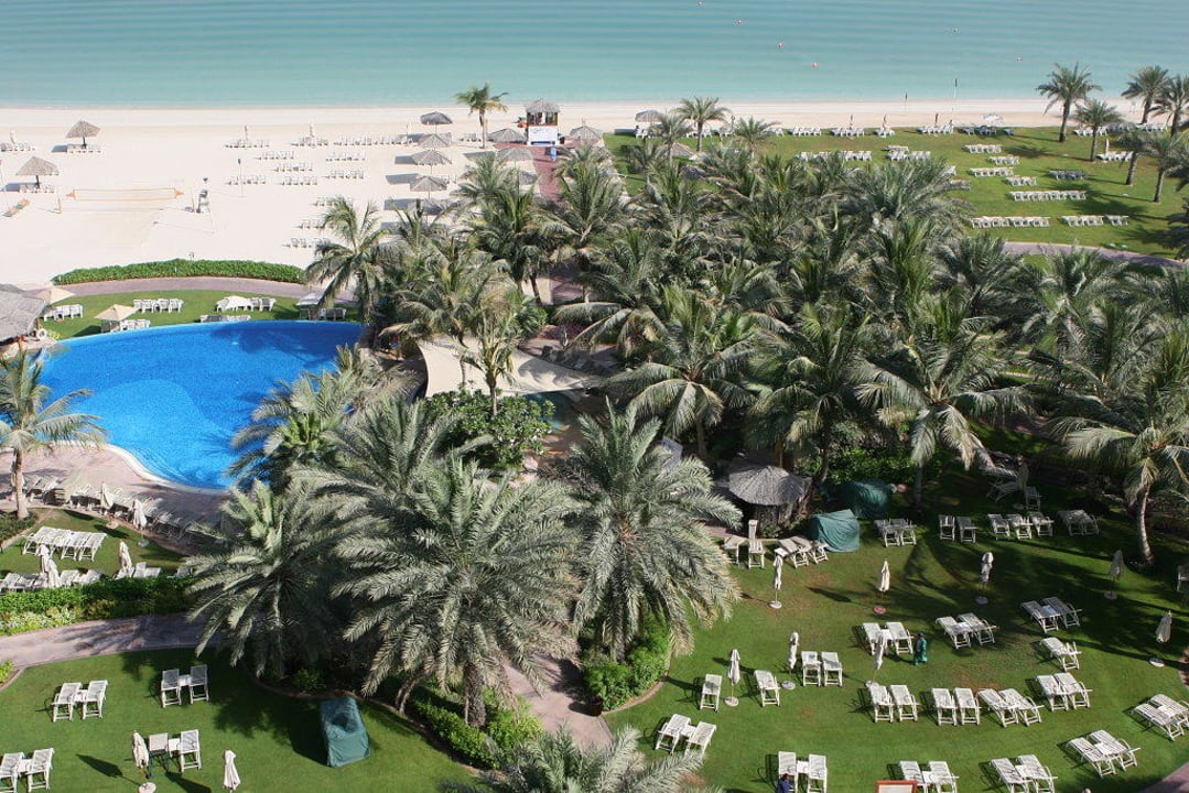 Pool und Garten Le Meridien Mina Seyahi Beach Resort & Waterpark