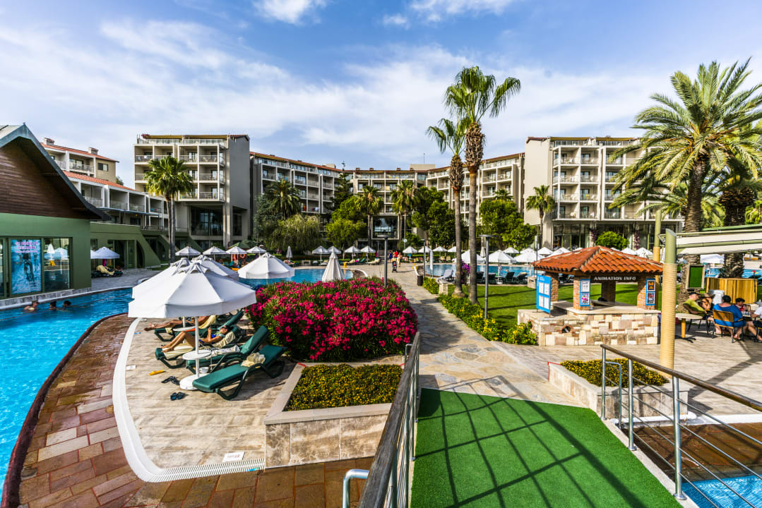 Blick von der Brücke zum Haupthaus Arum Barut Collection