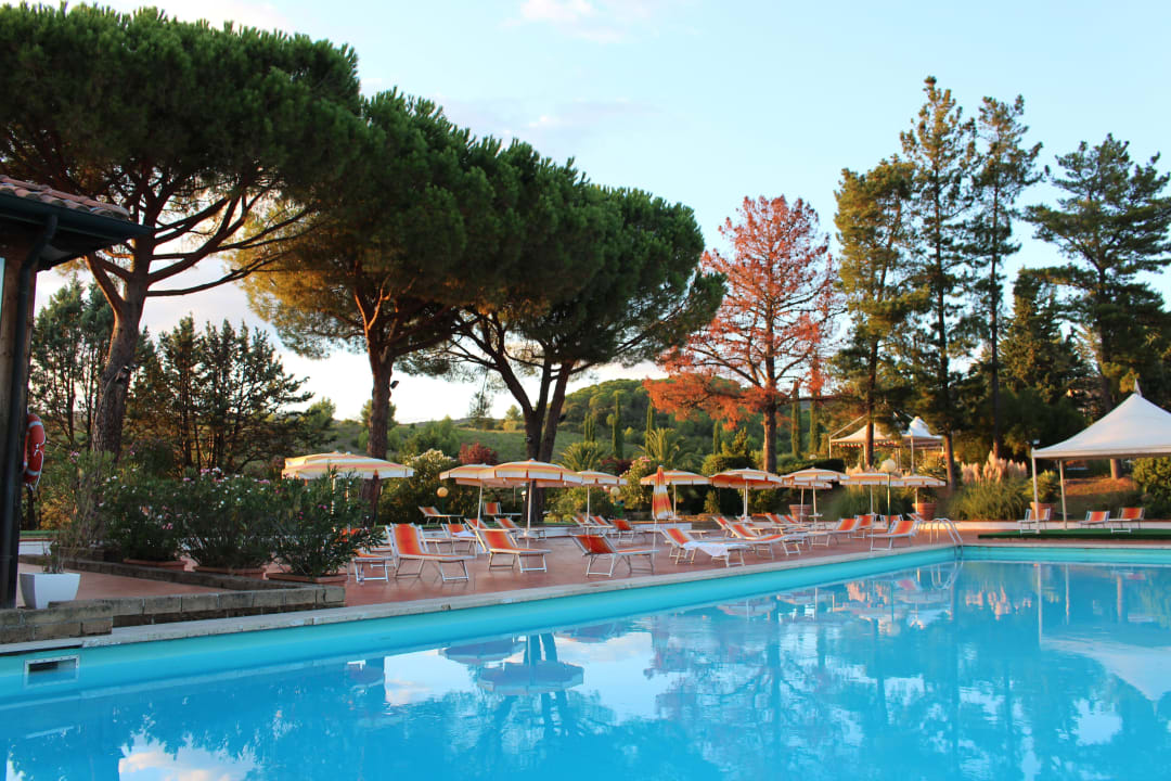 Von der Poolbaraus - abends Il Pelagone Hotel & Golf Resort Toscana