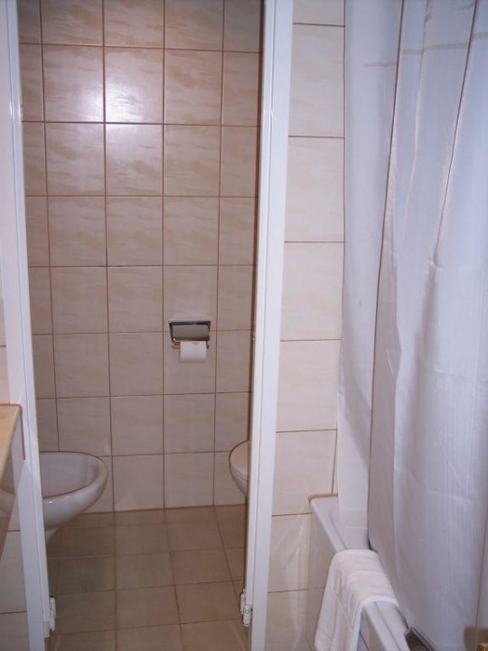 Badbeispiel, Durchgang zur Toilette Hotel Riu Palace Tres Islas