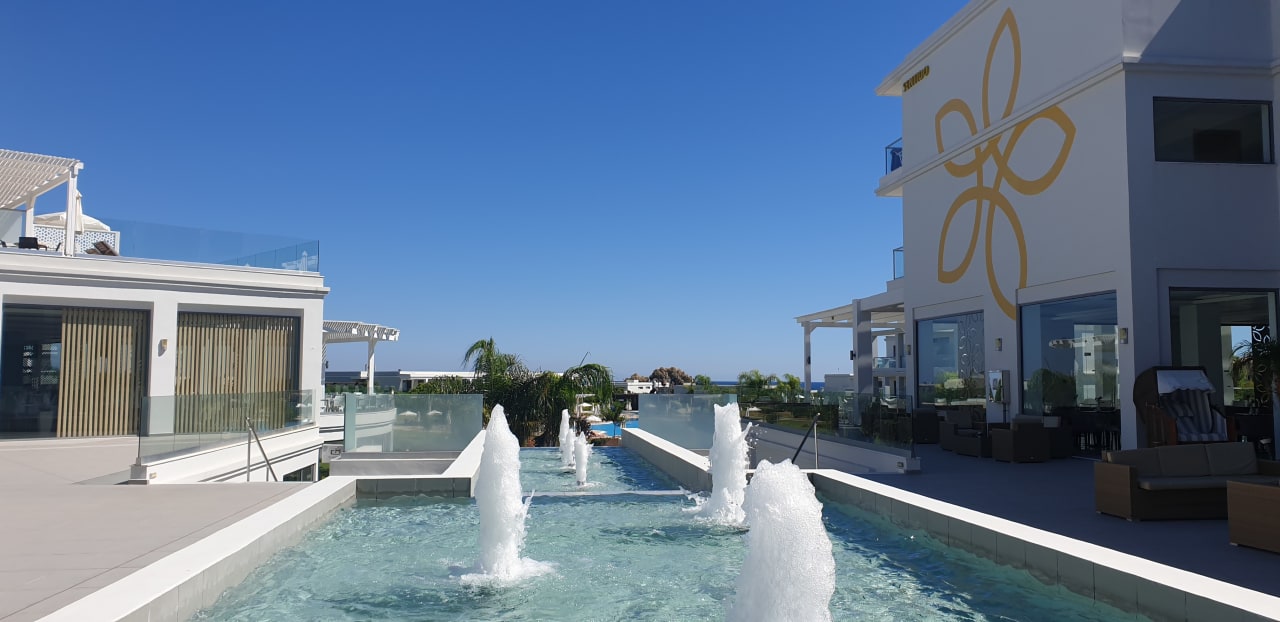 Außenansicht Asterias Beach Resort