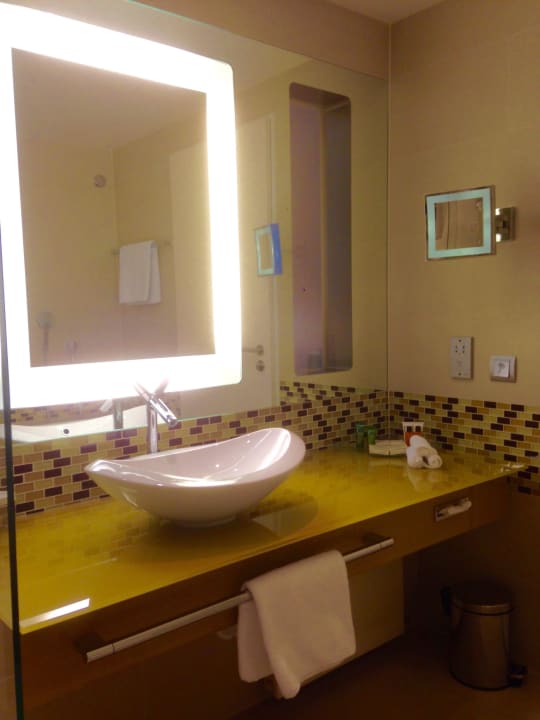 Super Bad Hilton Frankfurt Airport