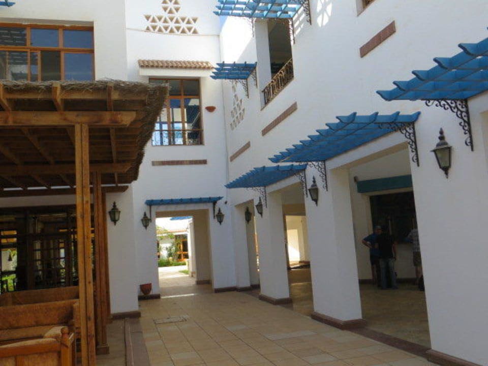Schöne hotelarchitektur Lahami Bay Beach Resort