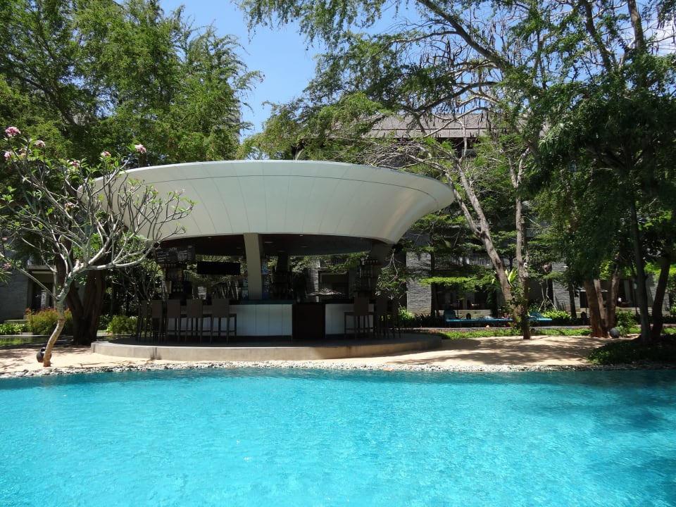 Blick auf die Poolbar Courtyard by Marriott Bali Nusa Dua