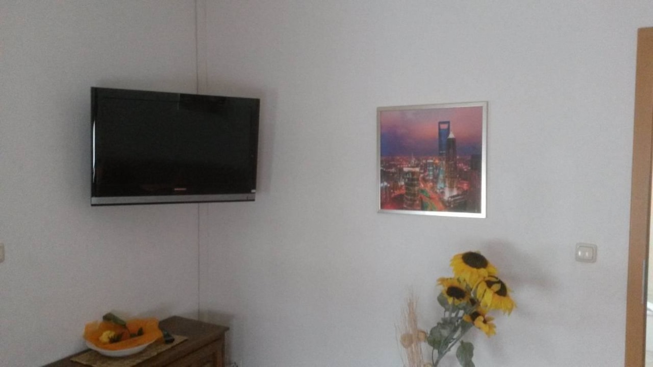 Zimmer (Wohnraum-TV) Hotel Ü-Punkt