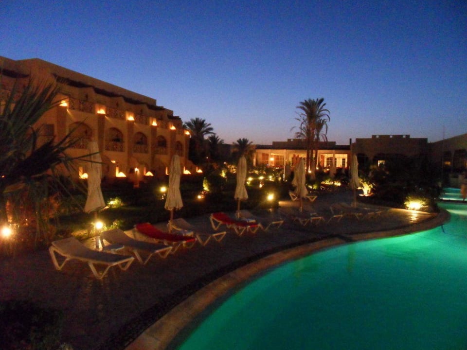 Pool/Gartenanlage am Abend Prima Life Makadi Resort