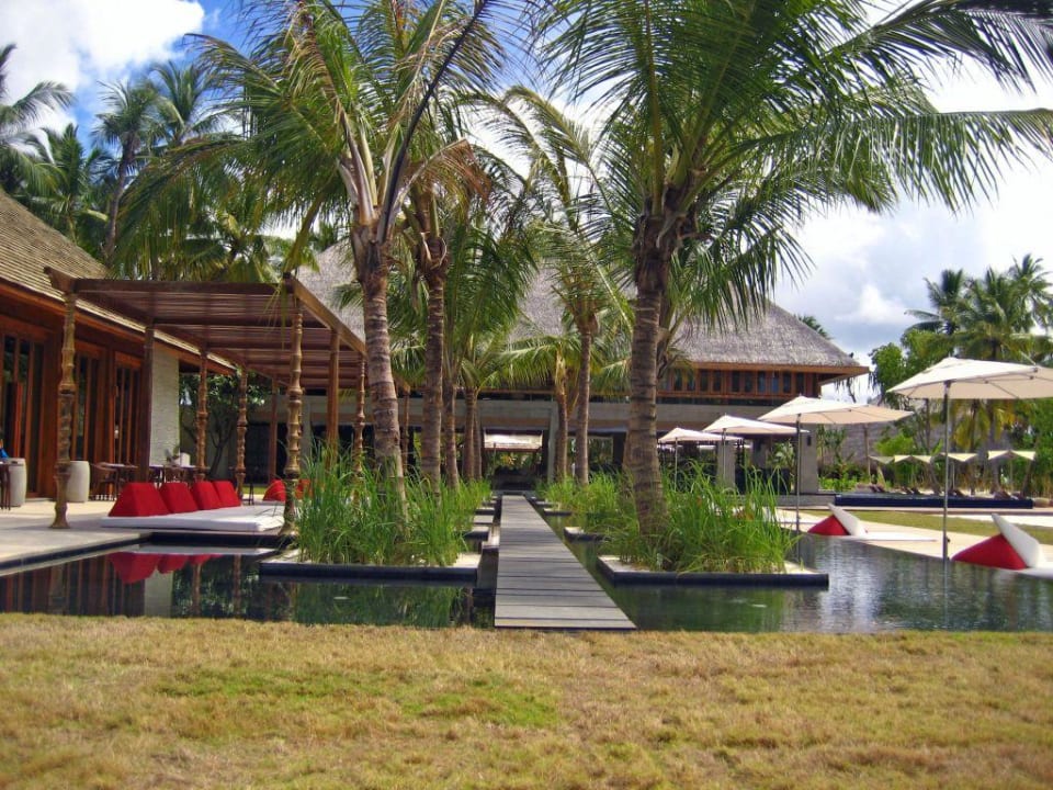 Beim Pool W Maldives