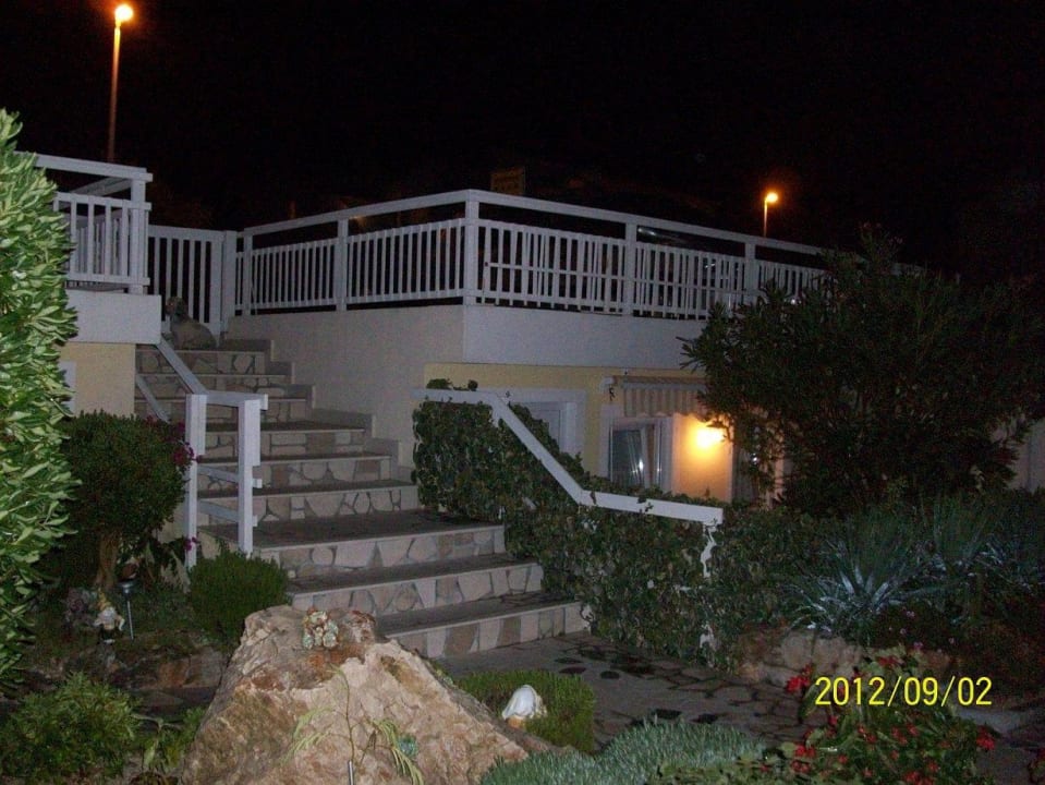 Apartments Nena & Marko in Pirovac bei Nacht Apartments Nena & Marko