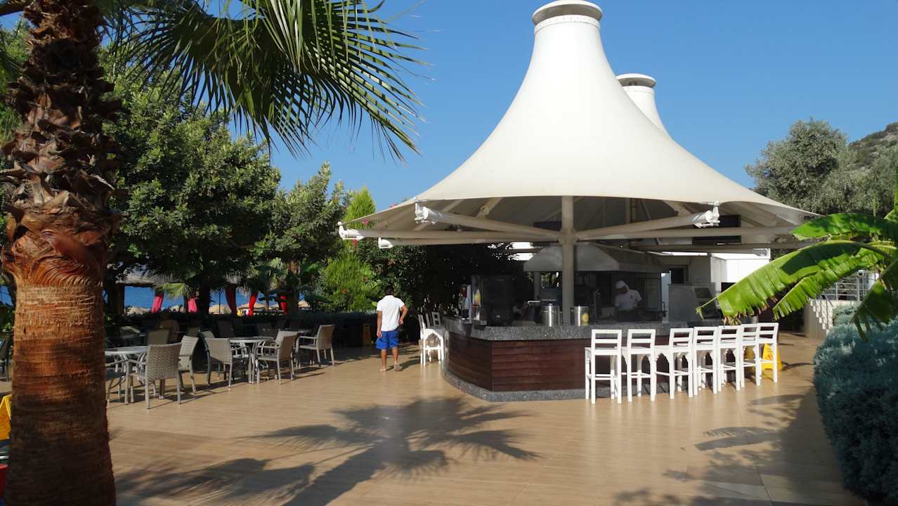 Bar przy plaży Latanya Park Resort