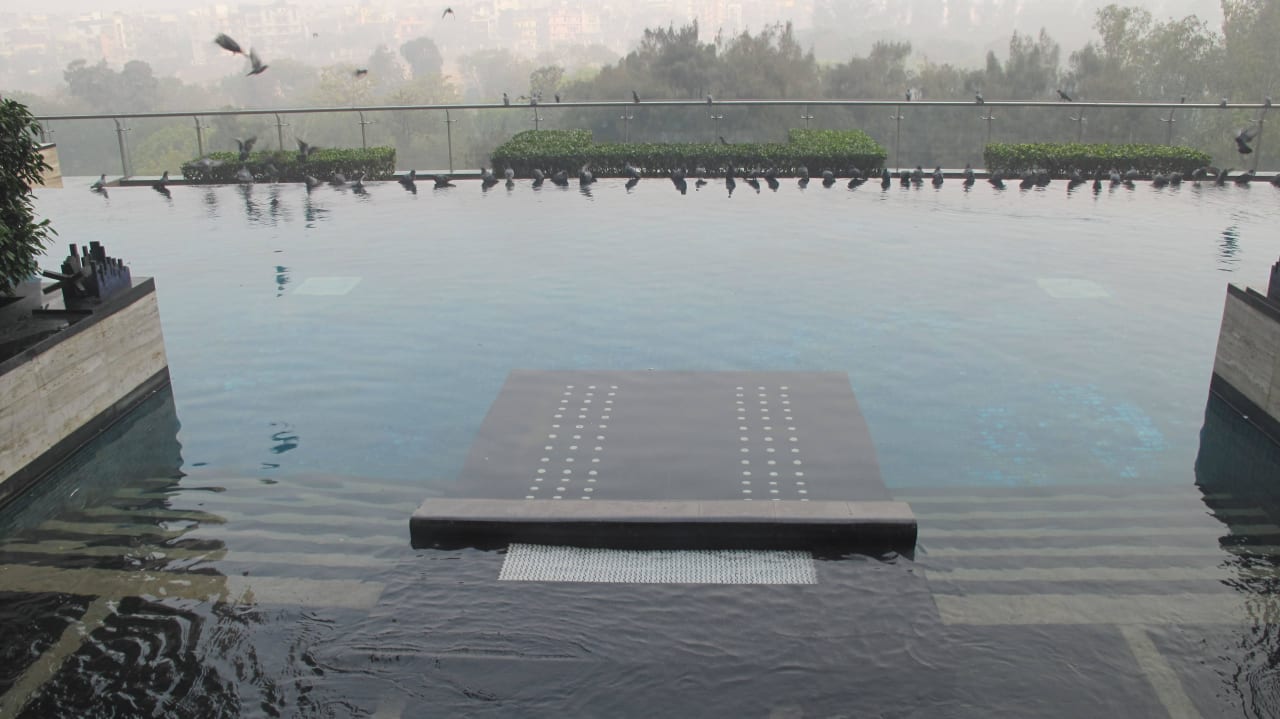 Incl. Tauben The Leela Ambience Convention Hotel Delhi