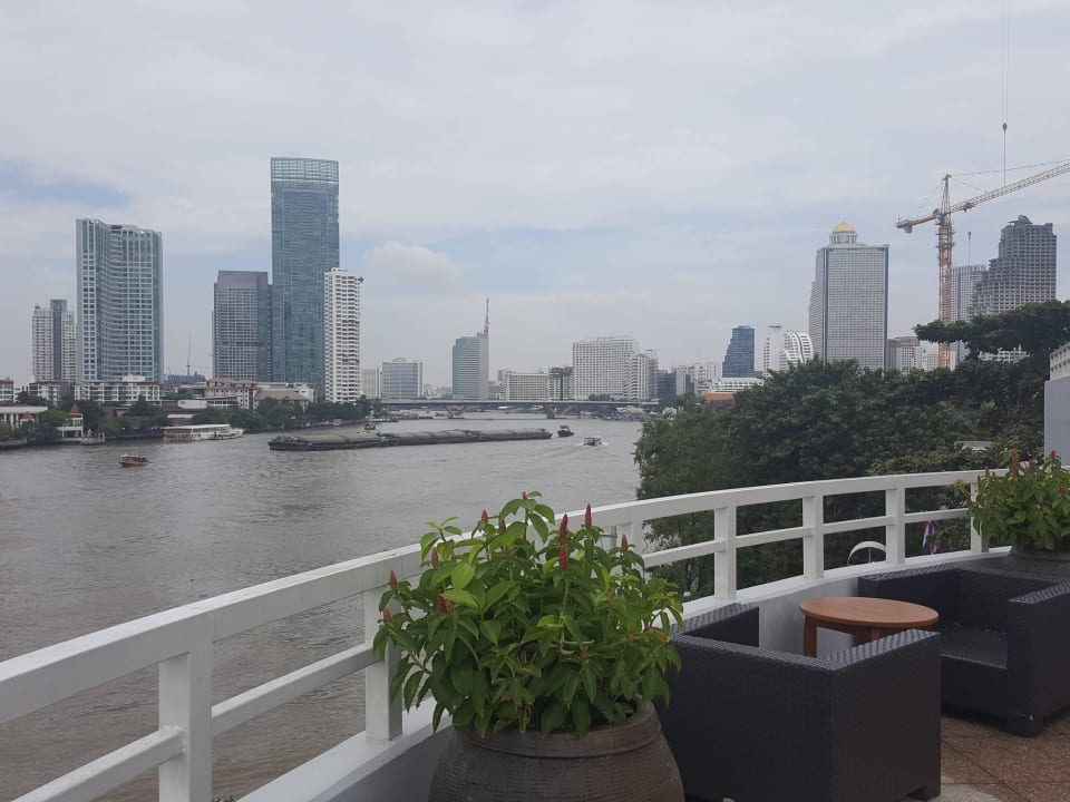 Vom Pool auf den Fluss Chatrium Hotel Riverside Bangkok