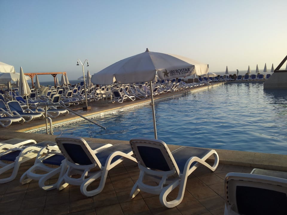 Pool Iberostar Waves Bouganville Playa