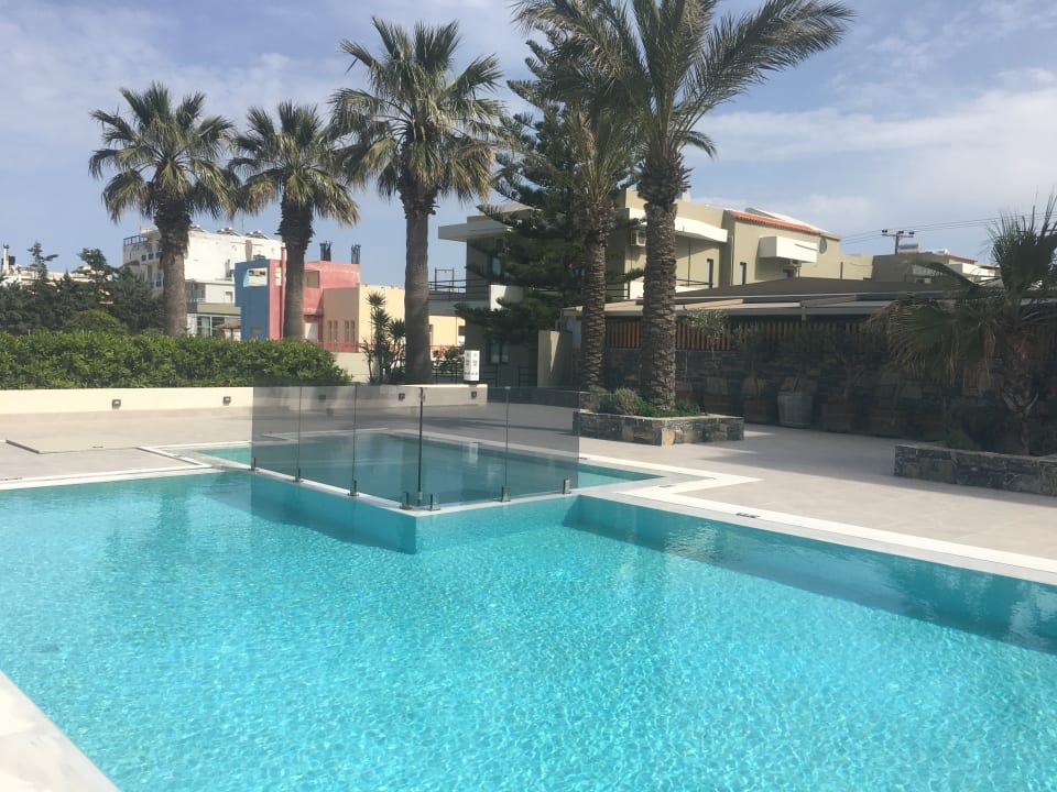 Pool Petousis Hotel & Suites