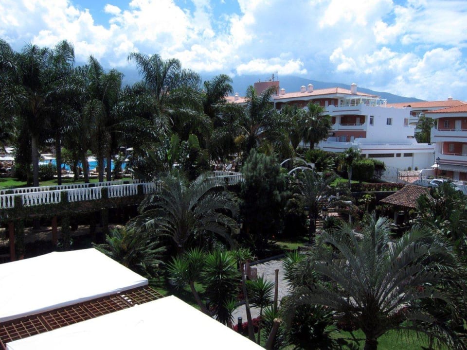 Ausblick vom pool in den garten Hotel Riu Garoe