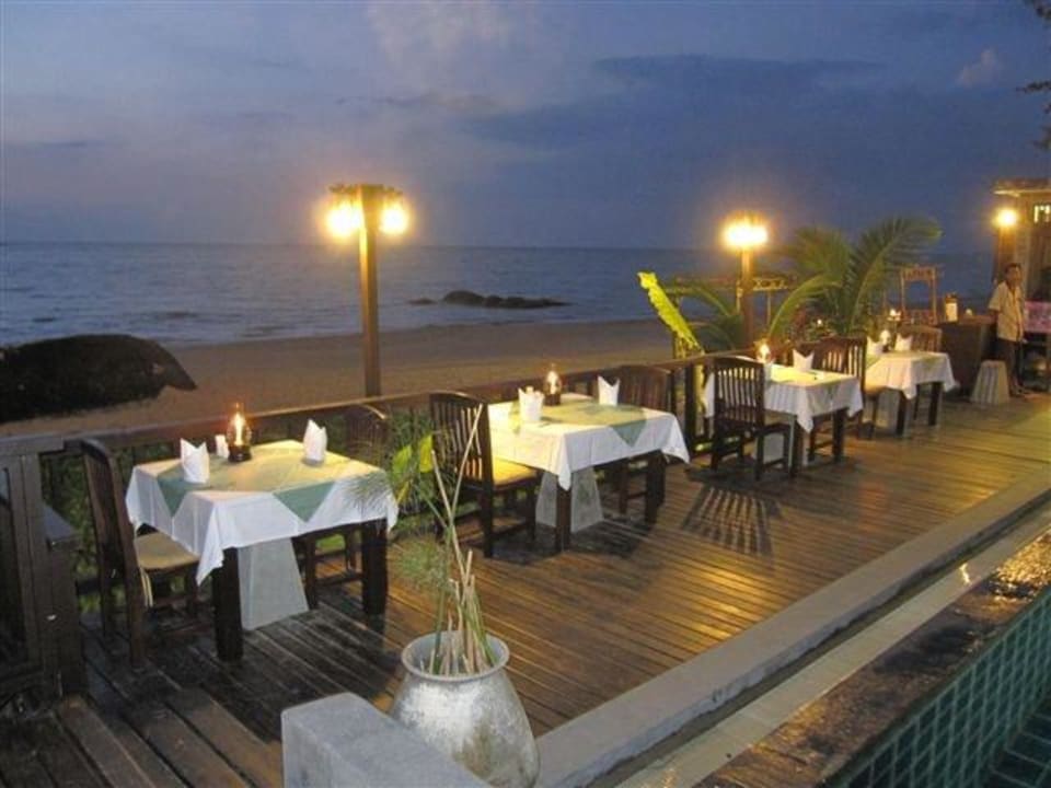Dinner am Pool und Strand Khaolak Wanaburee Resort