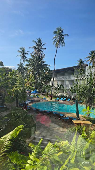 Pool Travellers Beach Hotel & Club