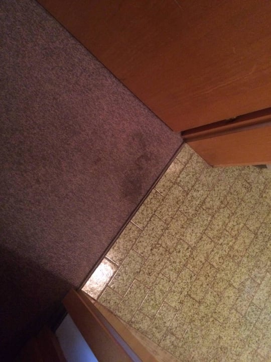 Der Teppich hat bessere Zeiten gesehen. Hotel Austermayer