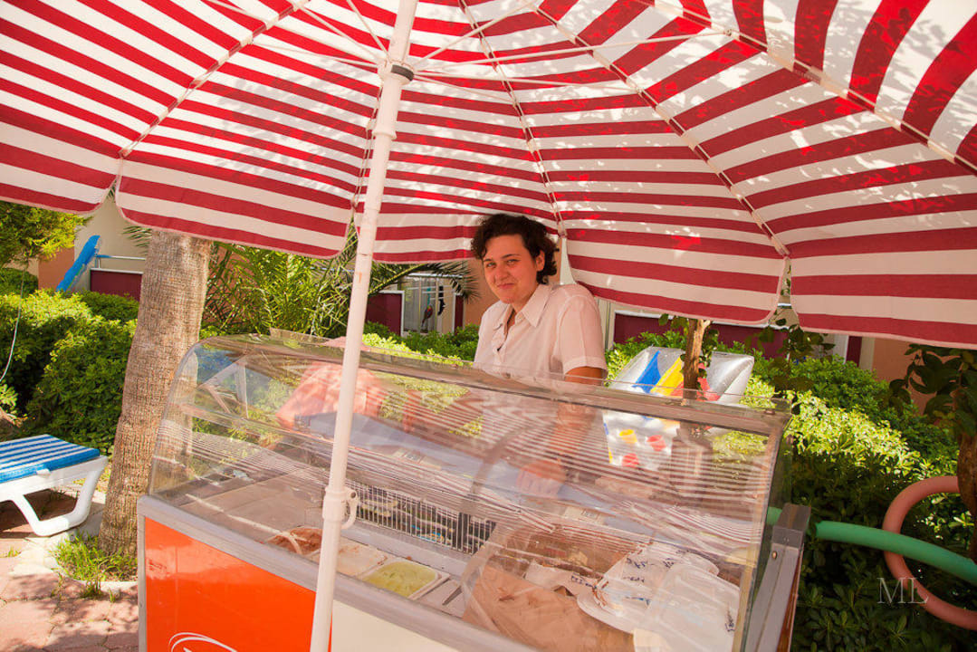 15:00-16:00 Uhr gibts Eis, lecker! Hotel Orfeus Park