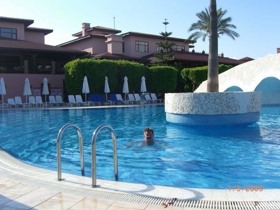 Grosser Pool Club Grand Side