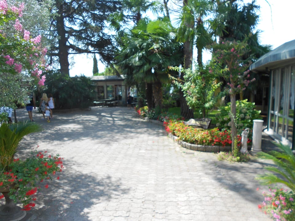 Weg zum Hoteleingang Hotel Marco Polo