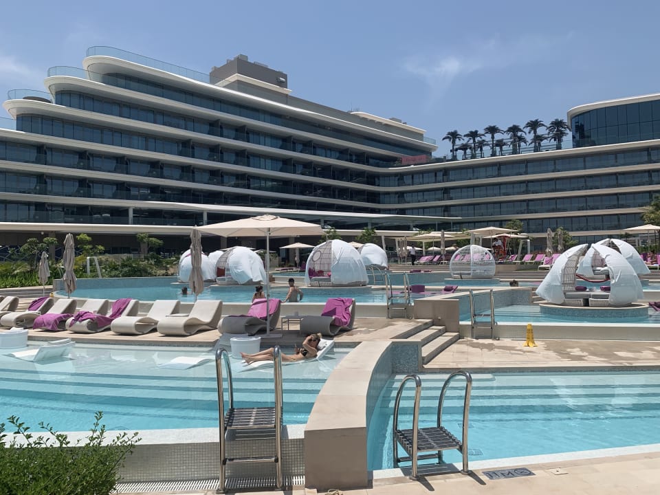 Pool W Dubai - The Palm