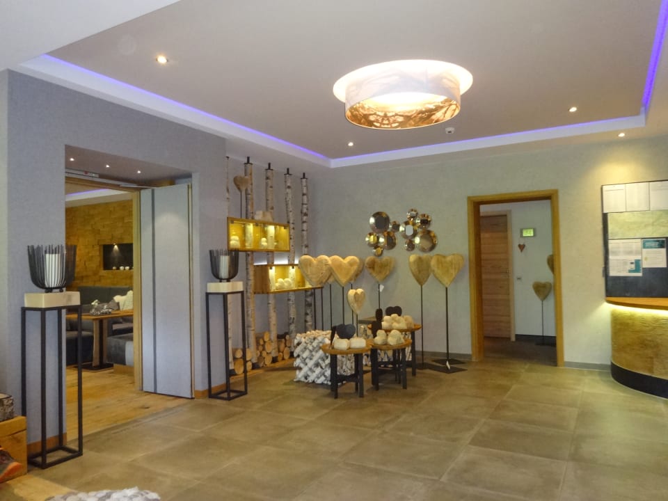 Lobby Verwöhn- und Wellnesshotel Walserhof