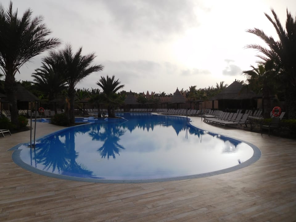 Pool am frühen Morgen Hotel Riu Funana