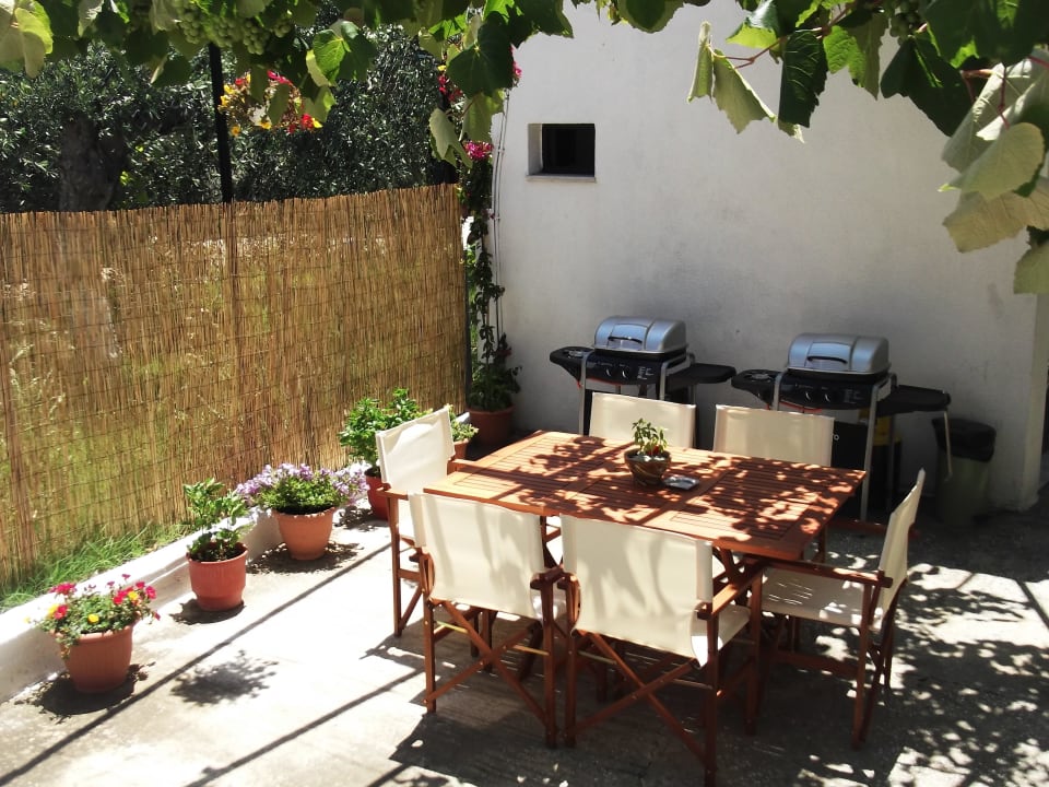 2 grills Gorgona Rooms