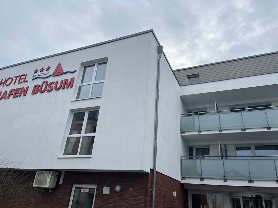 Außenansicht Hotel Hafen Büsum