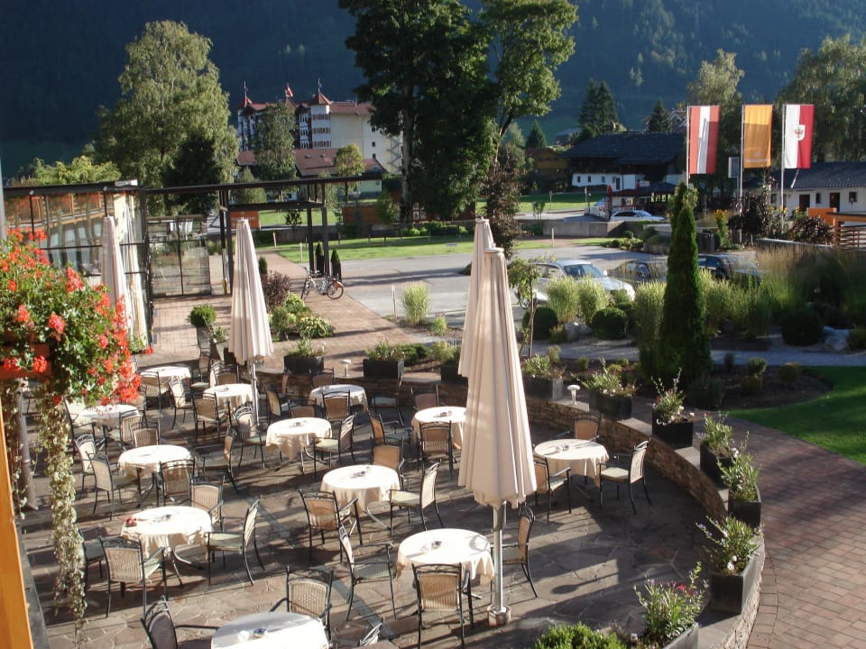 Sitzplätze unter freiem Himmel aja Fürstenhaus am Achensee