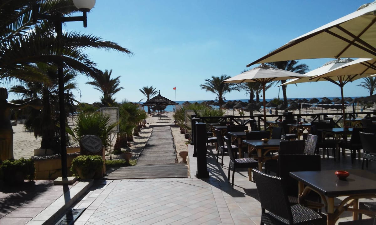 Weg zum Strand Hotel Paradis Palace