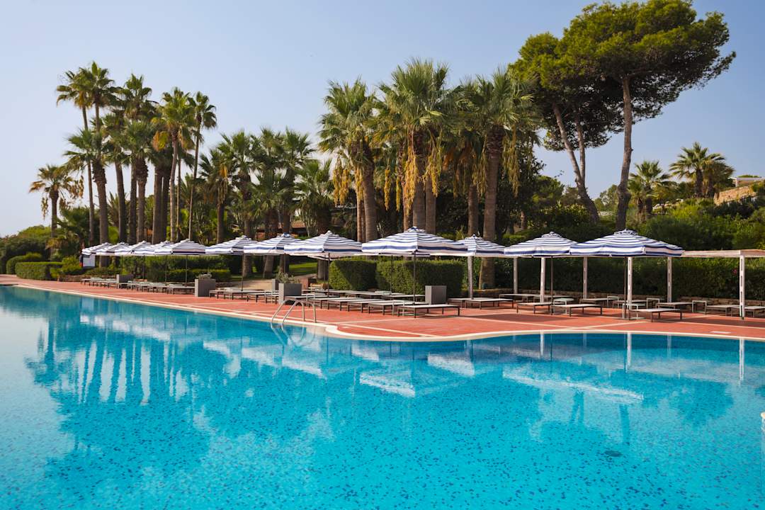 Pool Mangia's Brucoli Sicily Autograph Collection