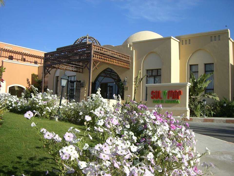 Hoteleingang Jaz Dar EL Madina