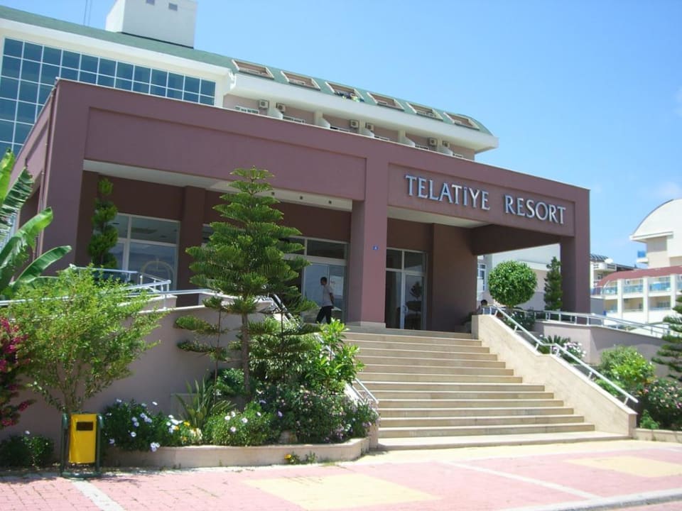 Hoteleingang Telatiye Resort