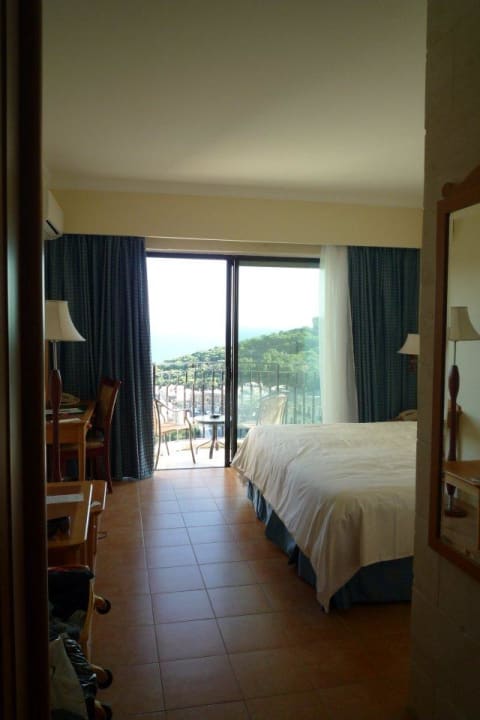 Ausreichend grosses Zimmer Grand Hotel Gozo