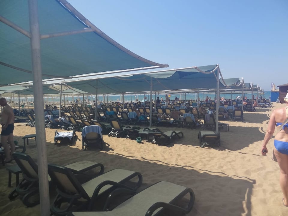 Strand Well Palace Side