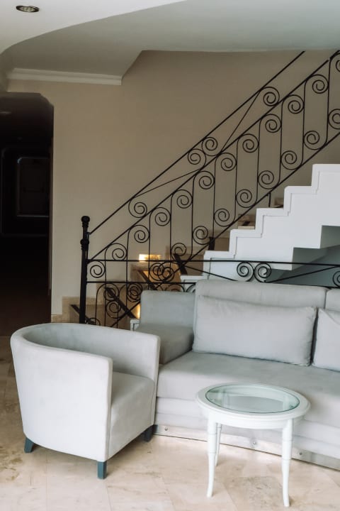 Lobby Beso Beach Hotel