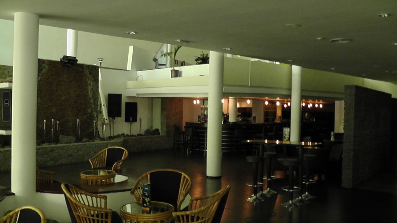 Lobbybar mit Tanzfläche allsun App.-Hotel Esquinzo Beach