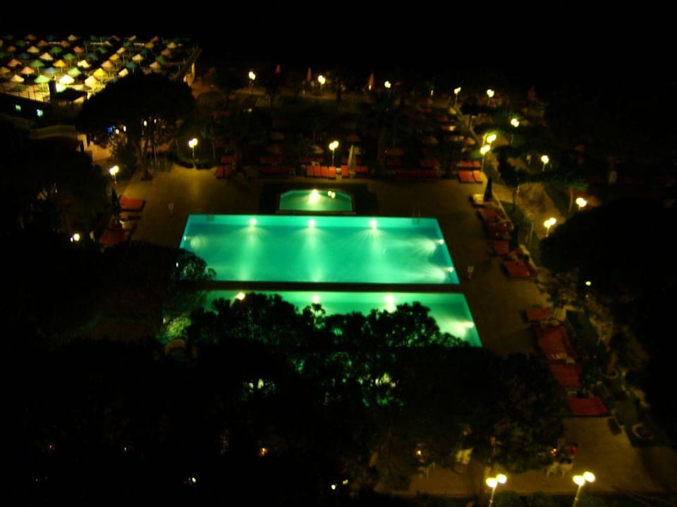 Der Pool bei Nacht Hotel Grand Efe