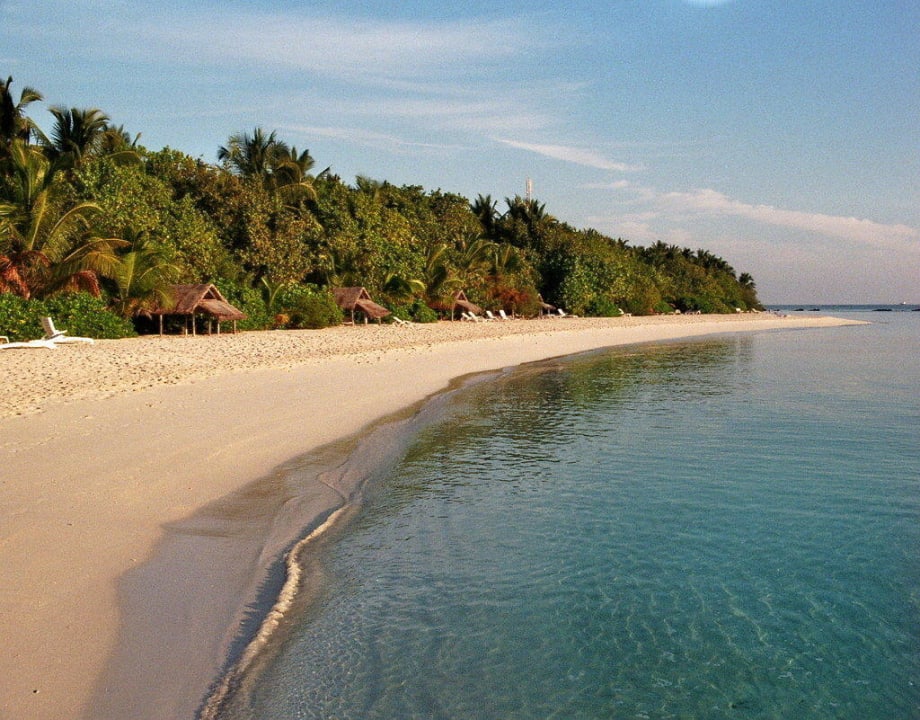 Strand an der Ostseite Summer Island Maldives