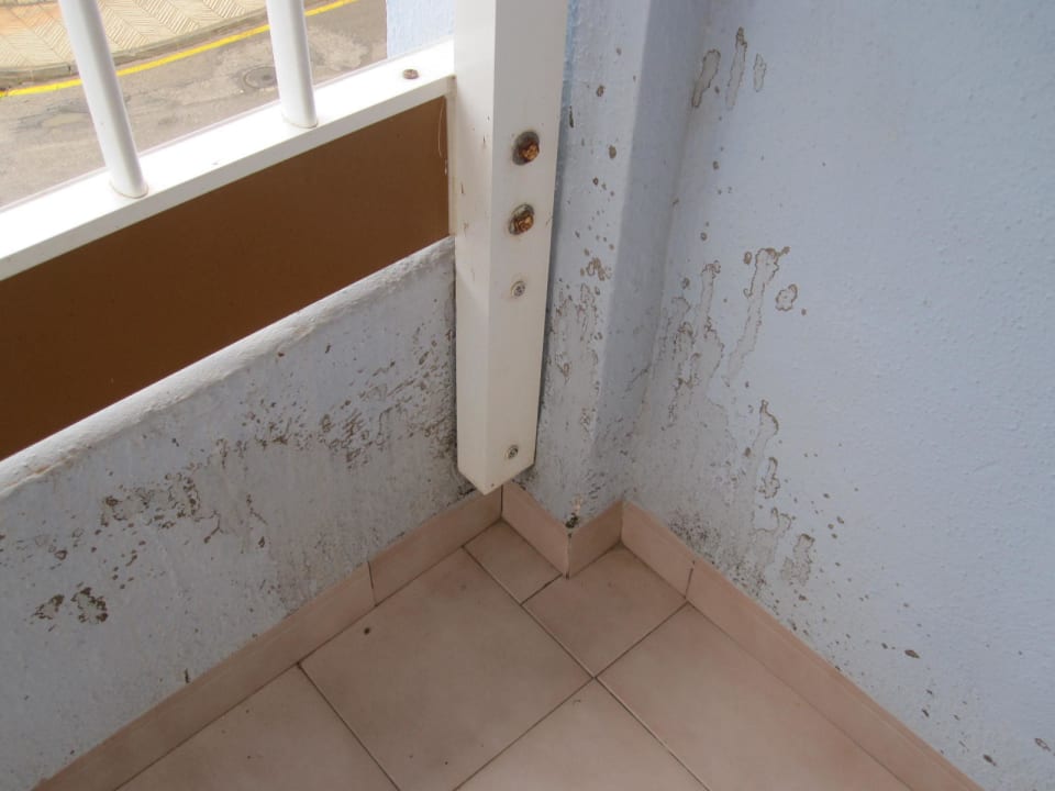 Unser vollgesiffter Balkon (wurde nach Beschwerde  Alcudia Garden Aparthotel