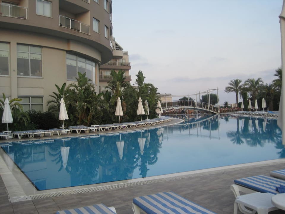 Pool Saturn Palace Resort Hotel