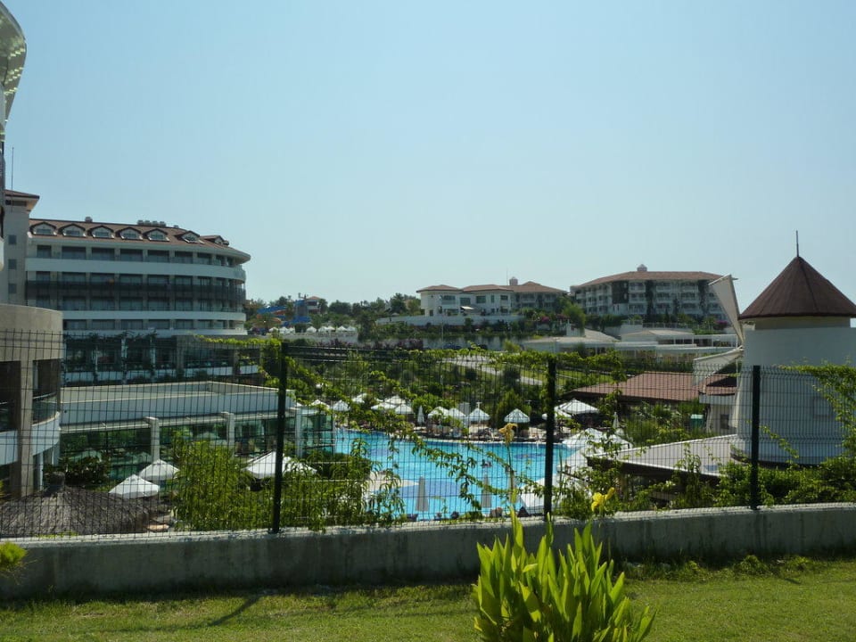 Widok z drogi Alba Queen Hotel