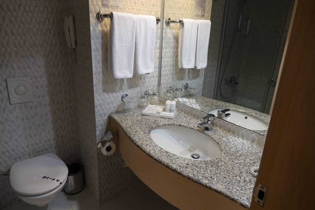 Bad / WC mittelgroß und ok VONRESORT Golden Coast