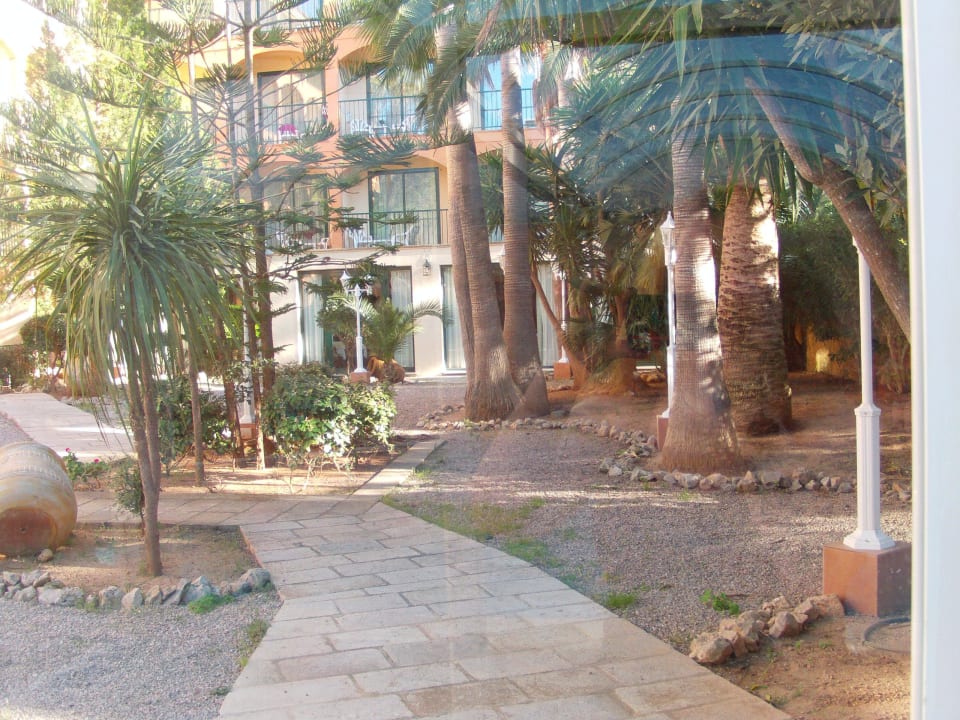 Von Innenpool zu innen Gartenanlage Valentin Somni Hotel & Suites