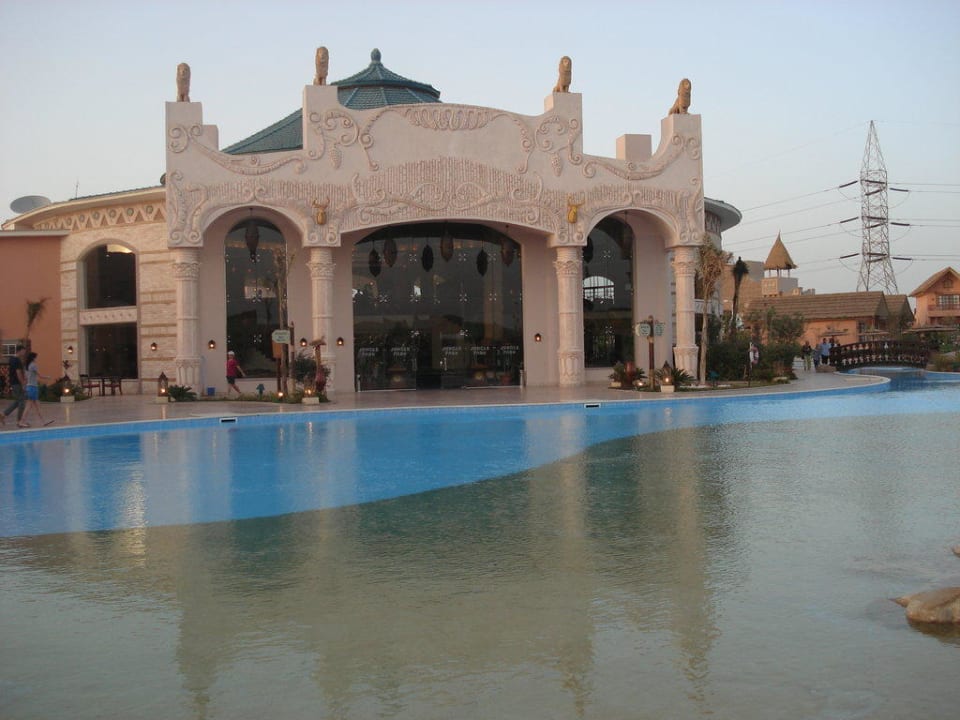 Lobbygebäude von Hinten Pickalbatros Jungle Aqua Park Resort - Neverland Hurghada