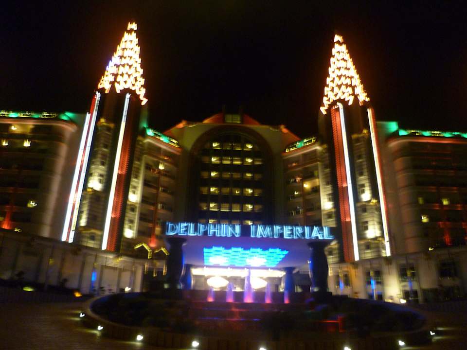 Blick vorm Hoteleingang Hotel Delphin Imperial