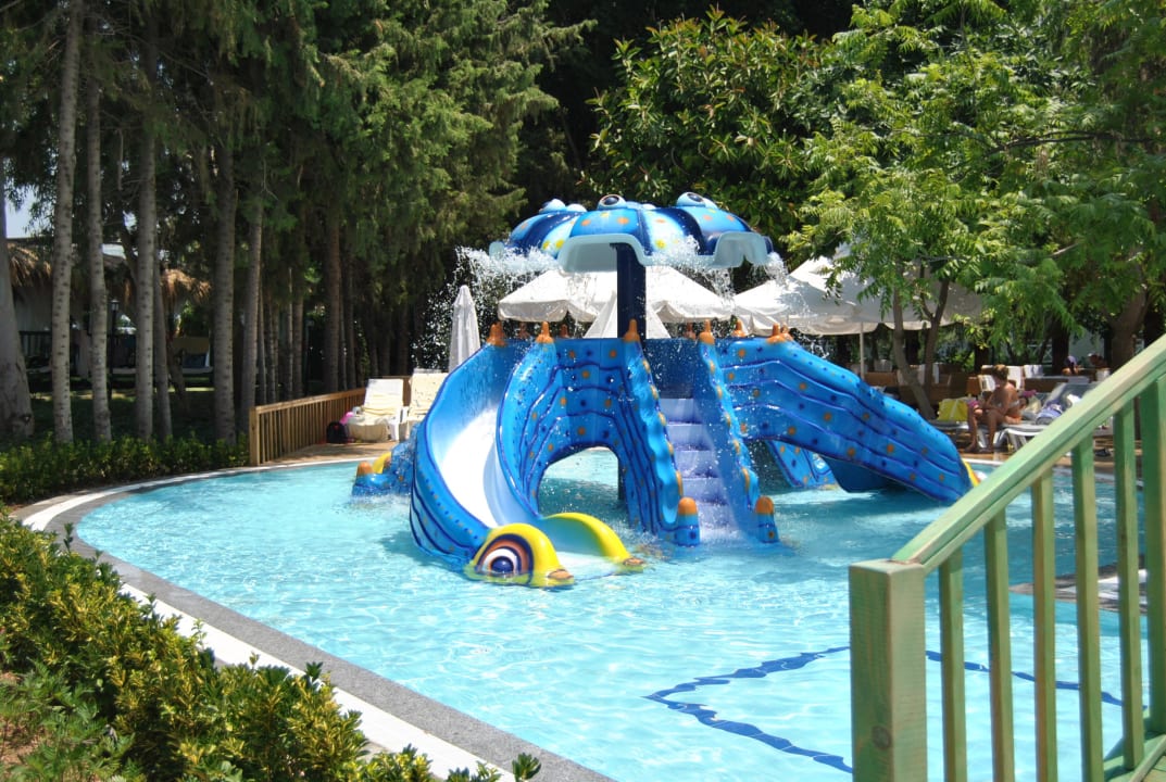 Viel zu tiefer Kinderpool Botanik Hotel & Resort