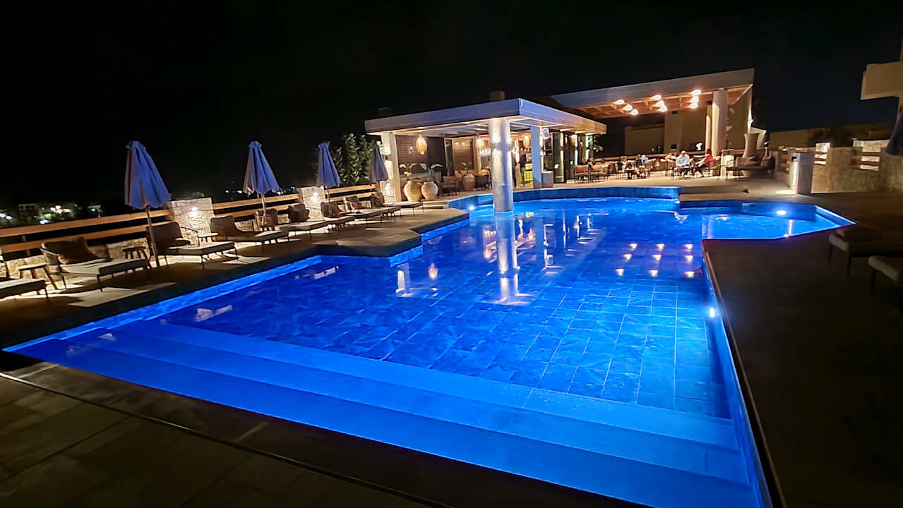 Pool Momi Slow Living Hotel